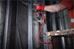 Cuerda anticaída Milwaukee 4932471351 en trabajo en altura